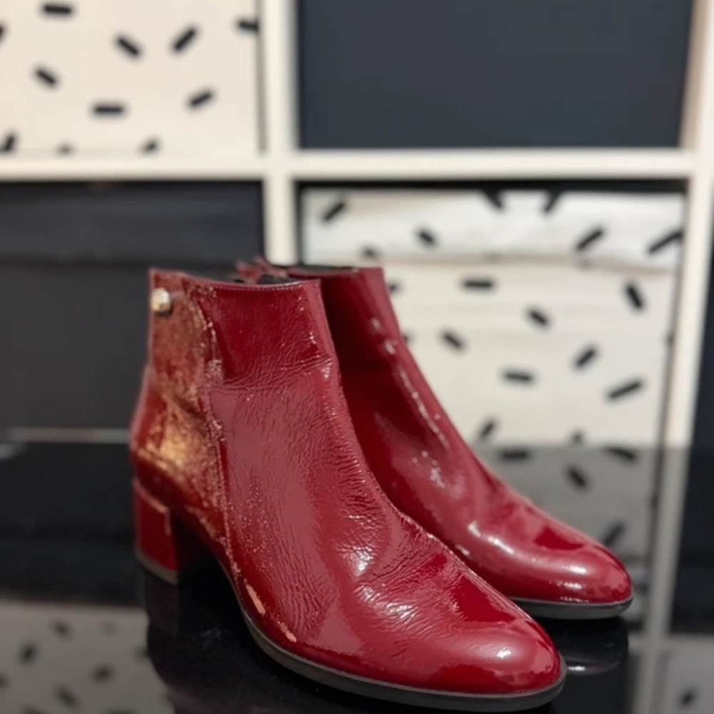 Chic Burgundy Heeled Boots